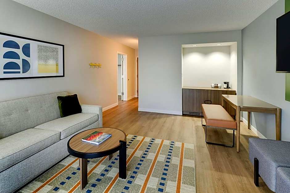 Spacious suite - Sonesta Select Scottsdale at Mayo Clinic Campus