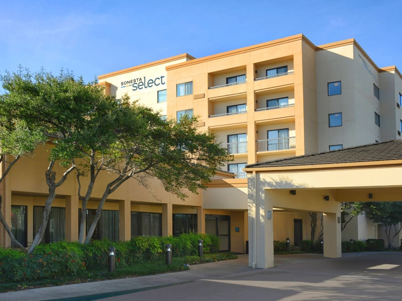 Exterior photo of the Sonesta Select Dallas Central Expressway