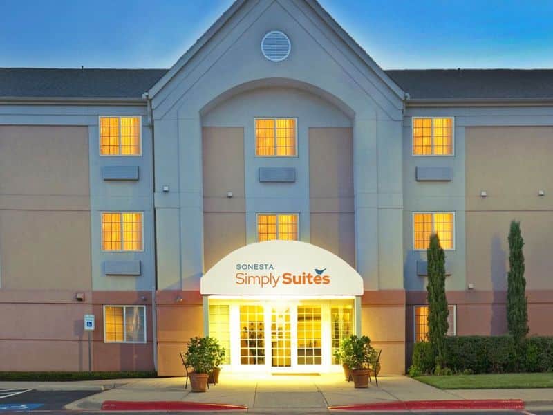 Exterior photo shot of Sonesta Simply Suites Dallas Galleria