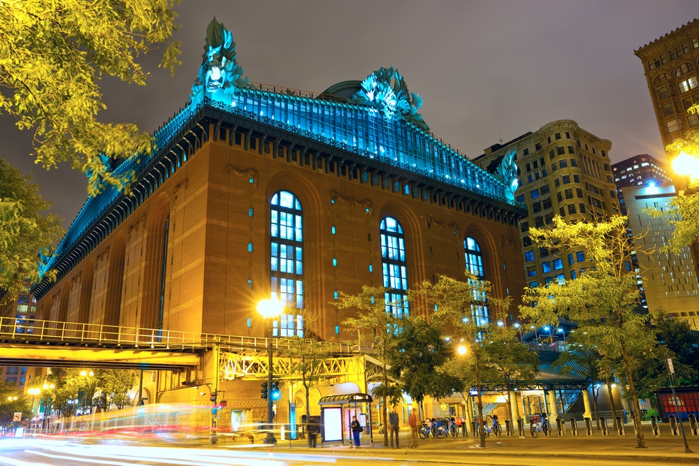 Phot of a large building that is the public library