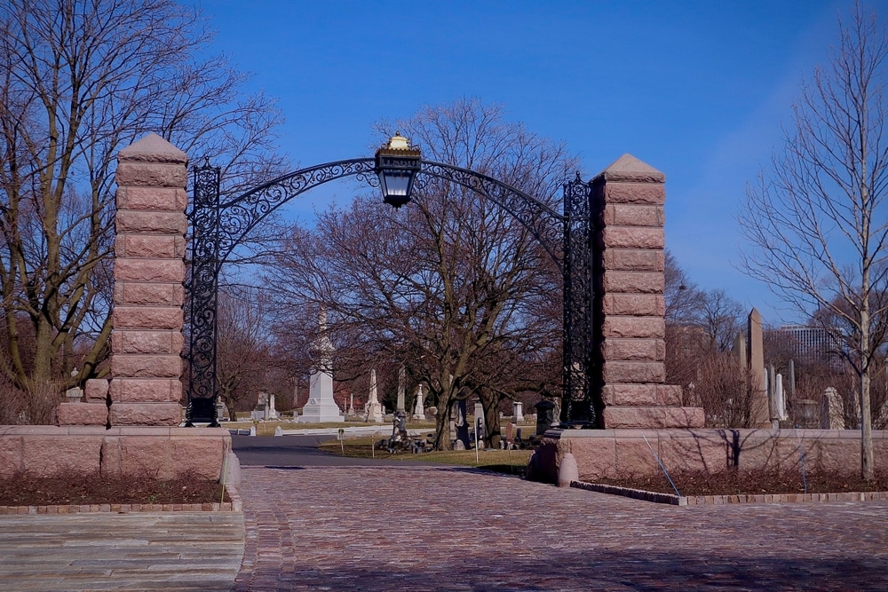Image of the gate of Graceland