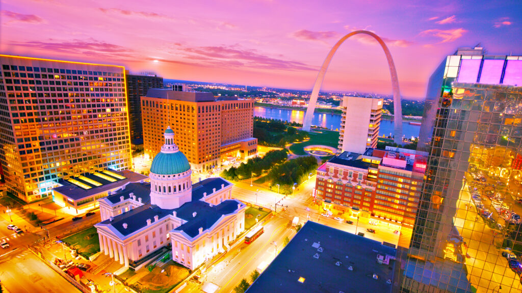 St. Louis. Downtown. Old Courthouse. Gateway Arch